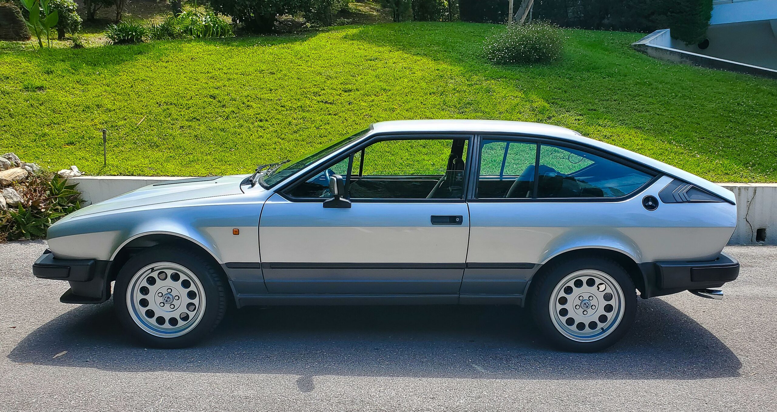 , Superbe Alfetta GTV6 de 1987 intégralement restaurée et upgradée