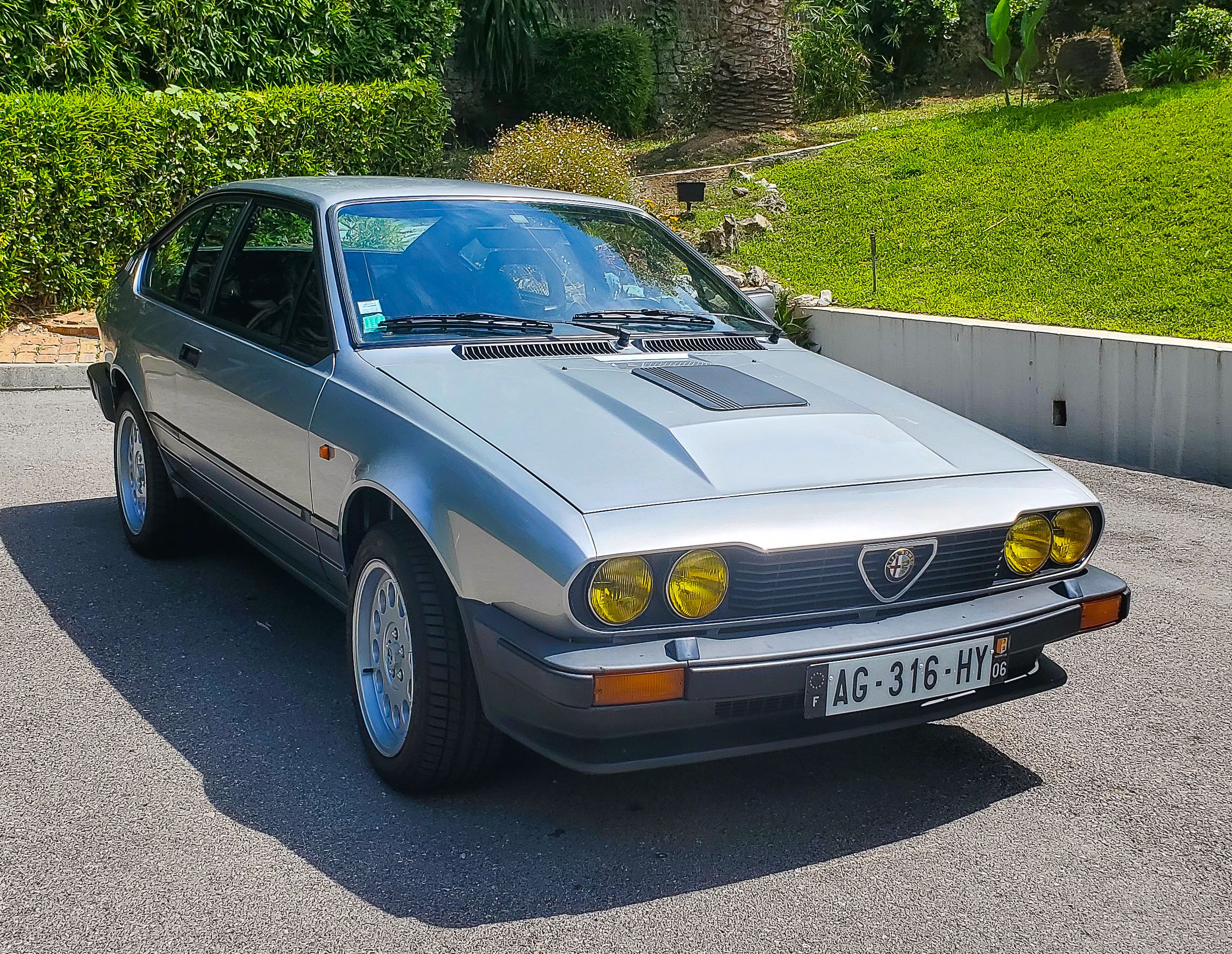 , Superbe Alfetta GTV6 de 1987 intégralement restaurée et upgradée