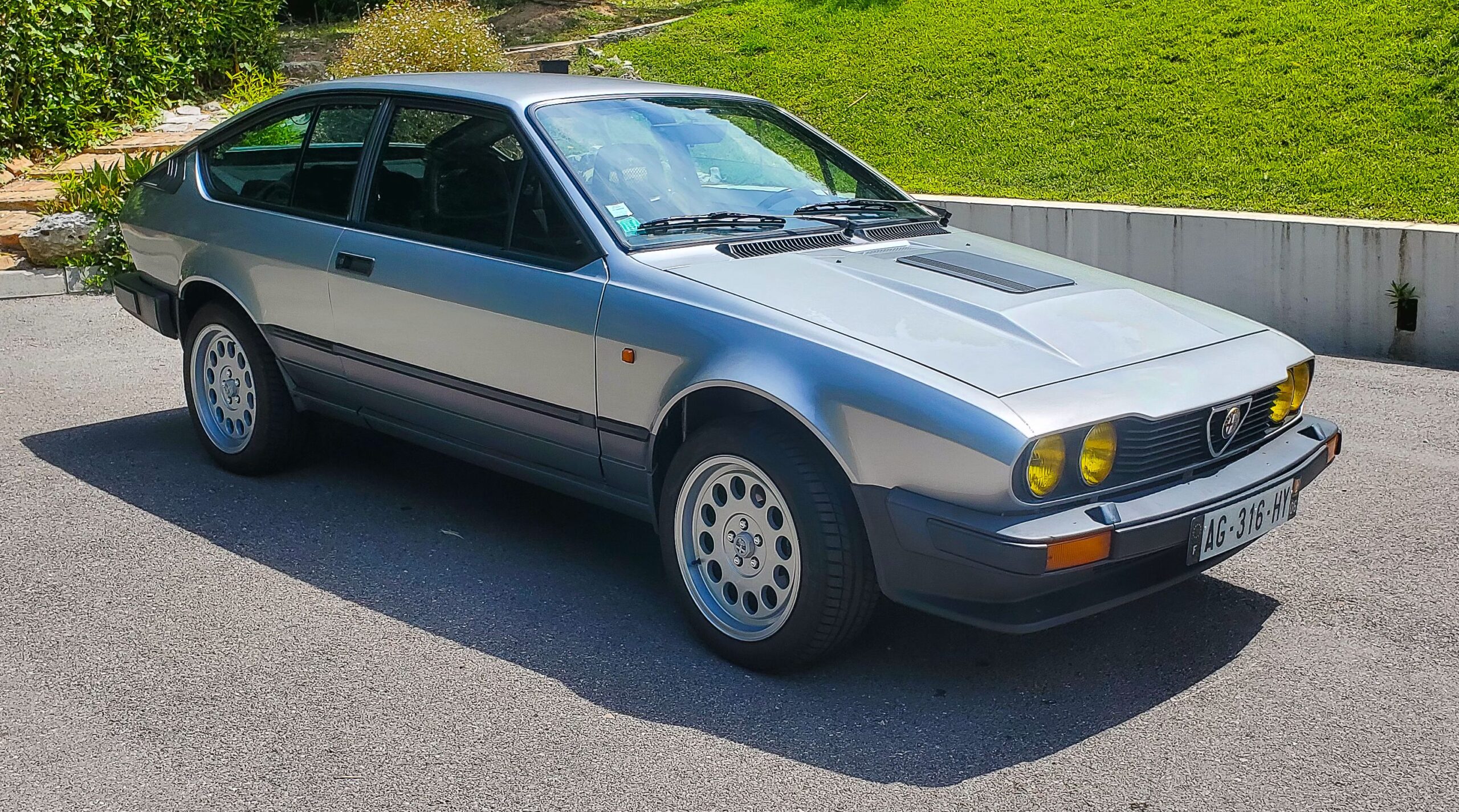 , Superbe Alfetta GTV6 de 1987 intégralement restaurée et upgradée