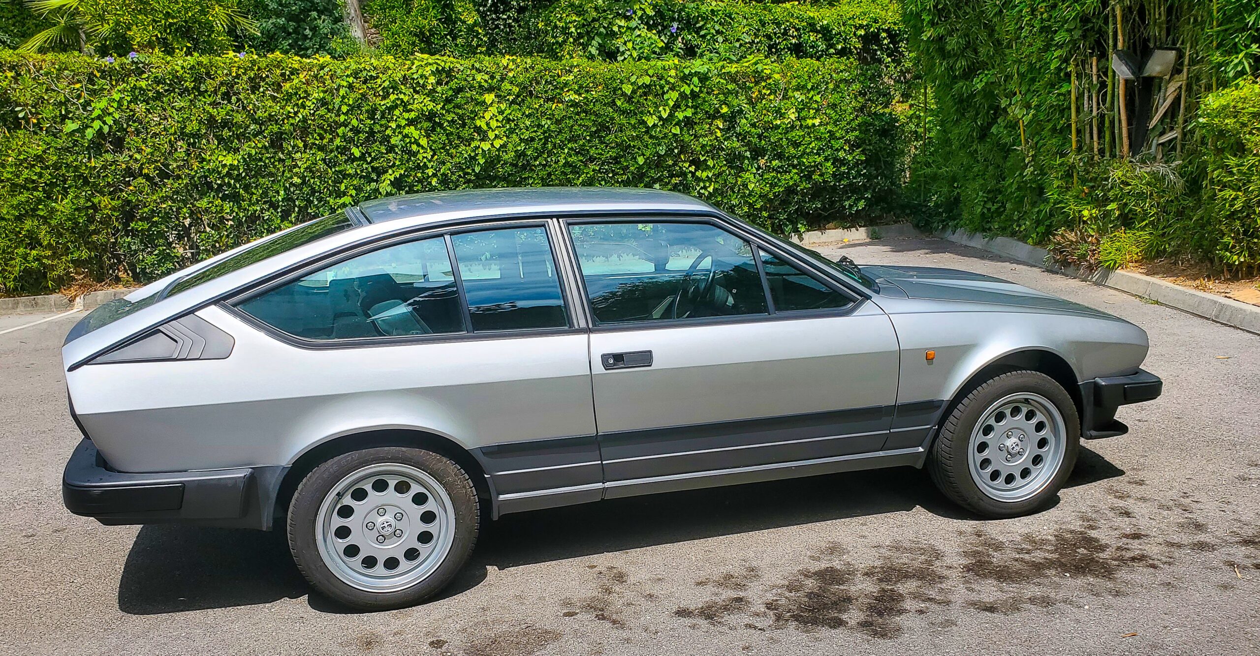, Superbe Alfetta GTV6 de 1987 intégralement restaurée et upgradée