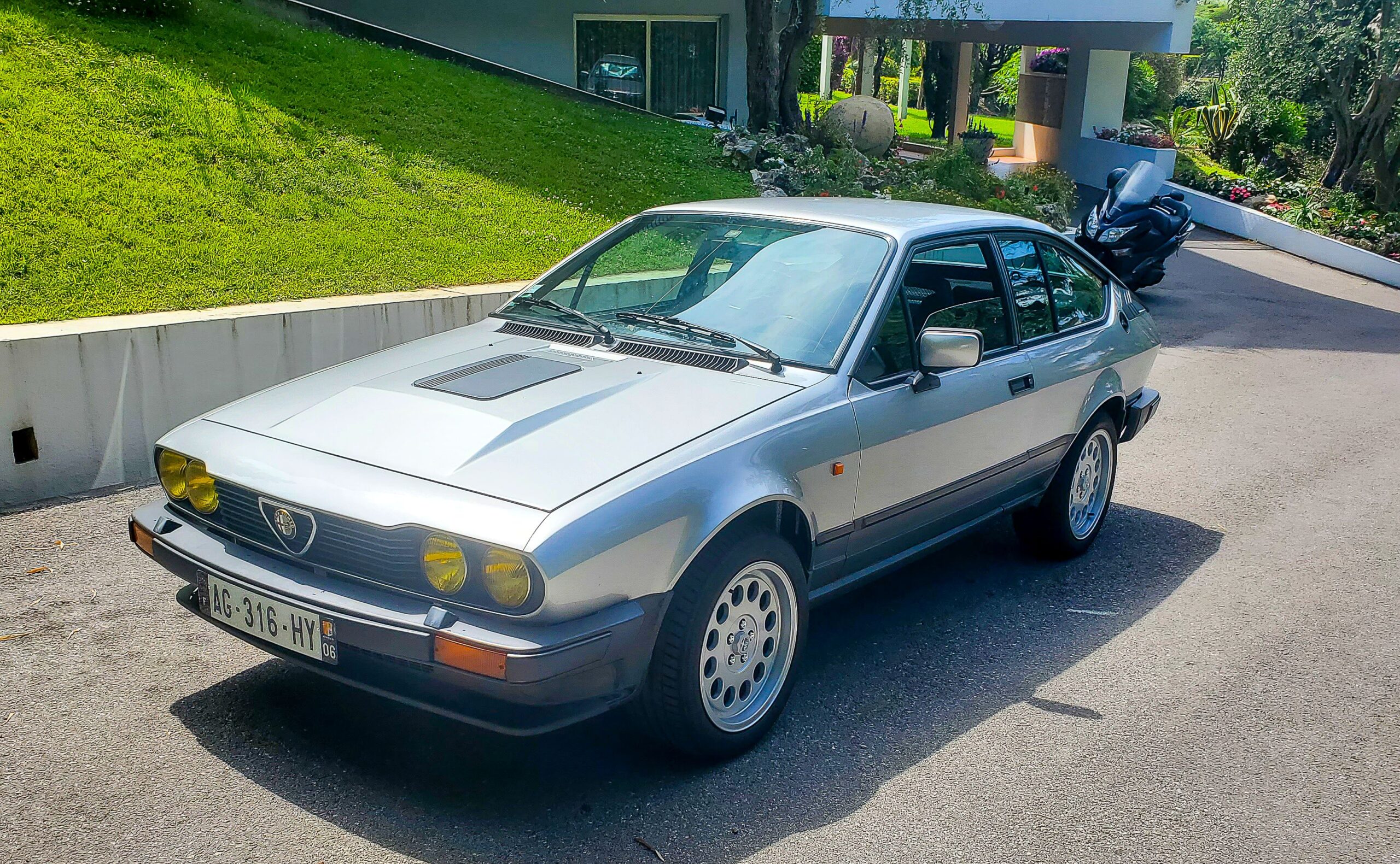 , Superbe Alfetta GTV6 de 1987 intégralement restaurée et upgradée