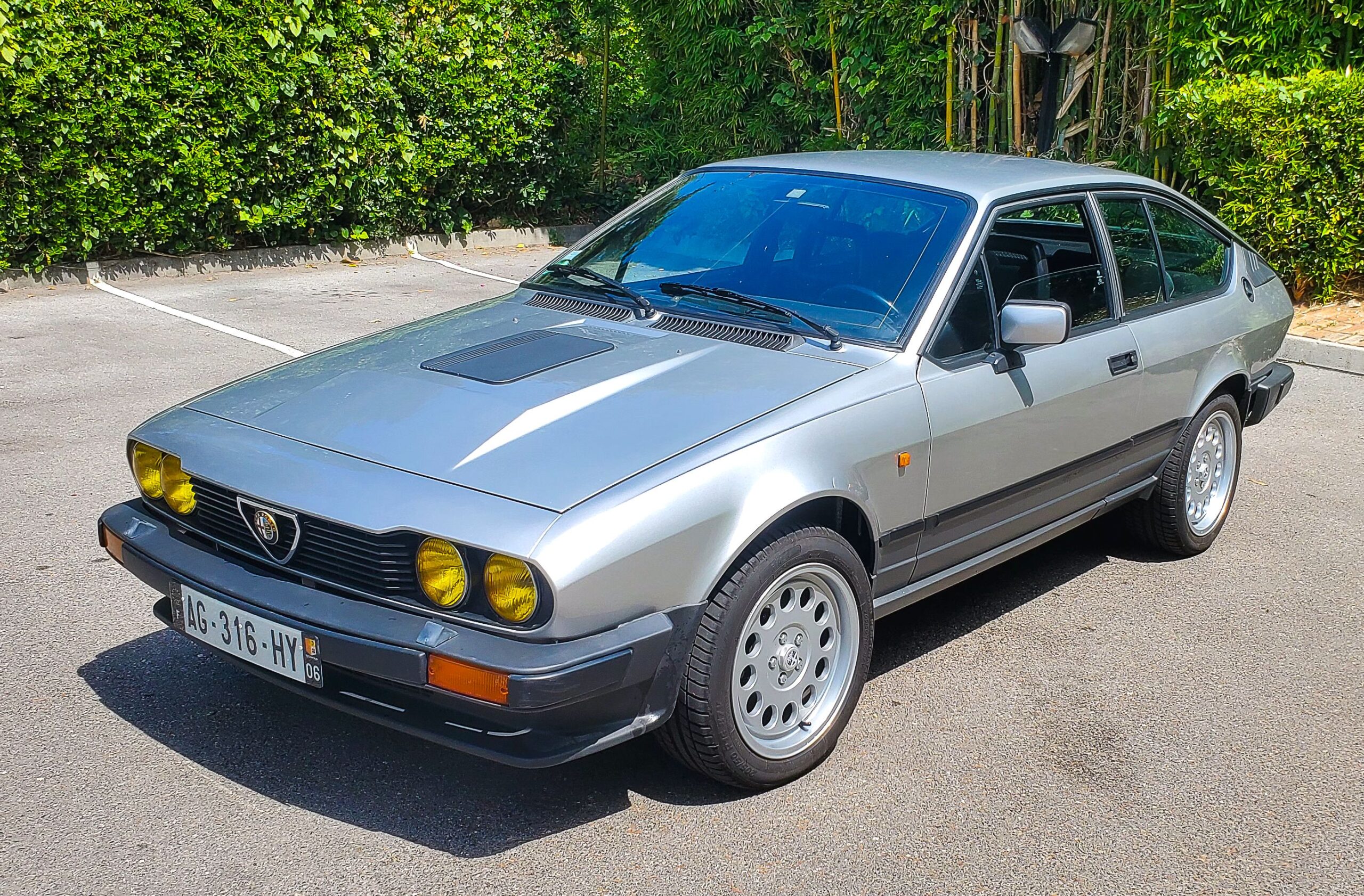 , Superbe Alfetta GTV6 de 1987 intégralement restaurée et upgradée